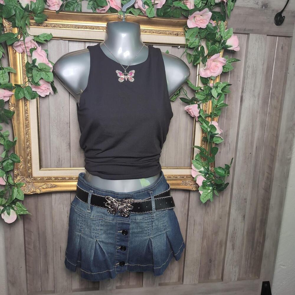 Black scoop neck tank top